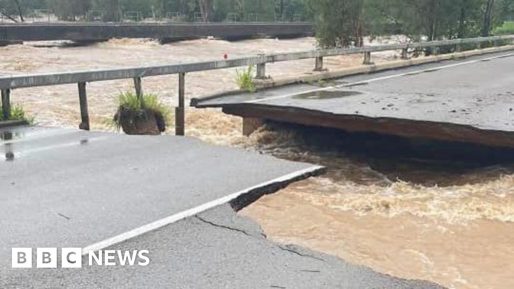 Highway cut off as Australian disaster worsens